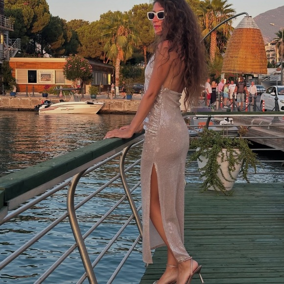 Elegant Sequin Evening Dress - Picture 1 of 7